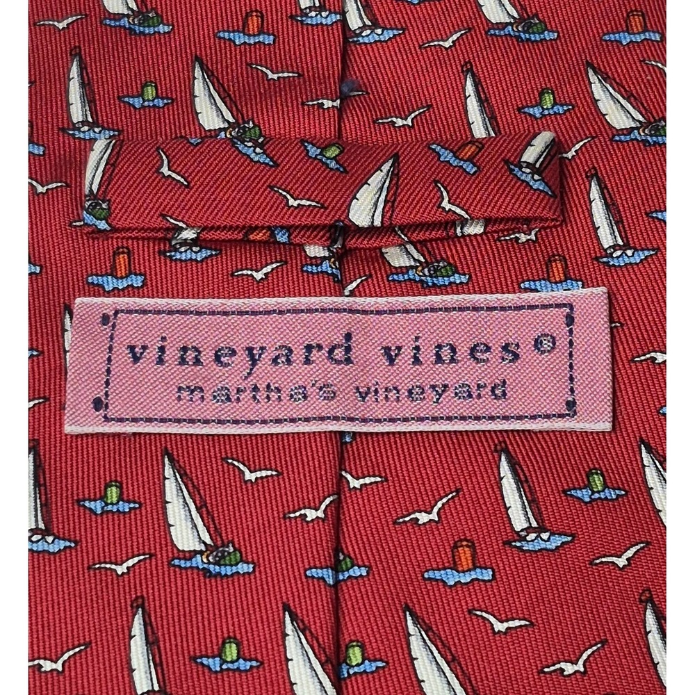 Martha's Vineyard Vines Red Sailboat 100% Silk Tie 4" x 58" Made USA Buoys Gulls